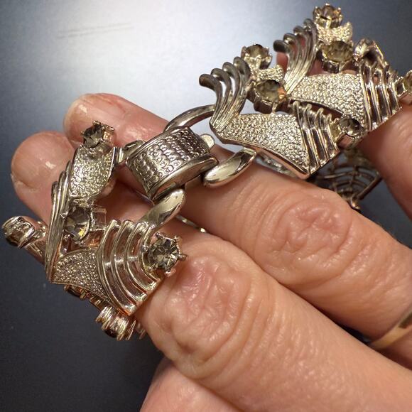 Vintage CORO Pegasus Silvertone Taupe Rhinestone Bracelet - Picture 6 of 9